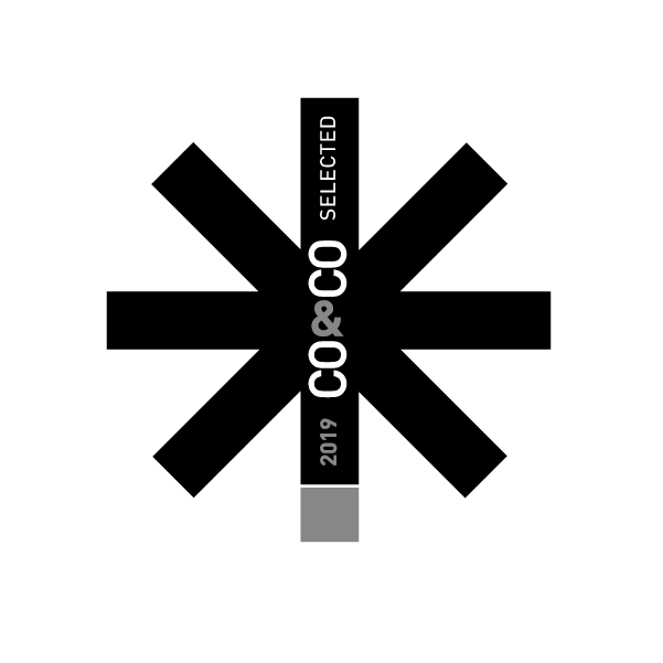 Schwarzes CO&CO Selected Award 2019 Logo mit sternförmigem Symbol auf transparentem Hintergrund