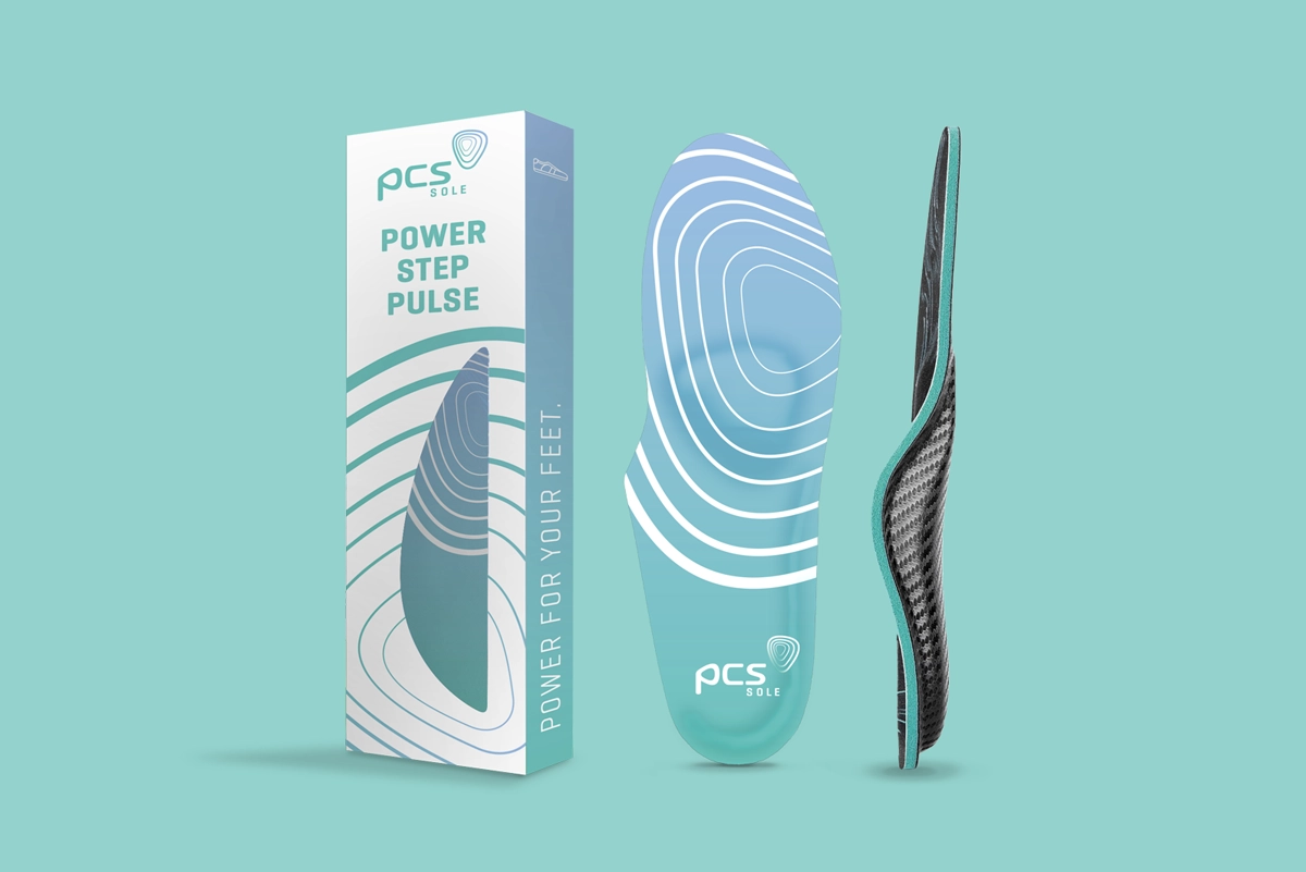 Aufnahme des Verpackungsdesigns der PCS Sole-Schuhsohlen zur Veranschaulichung des neuen Rebrandings. Gestaltung und Umsetzung durch R211-Agentur.
