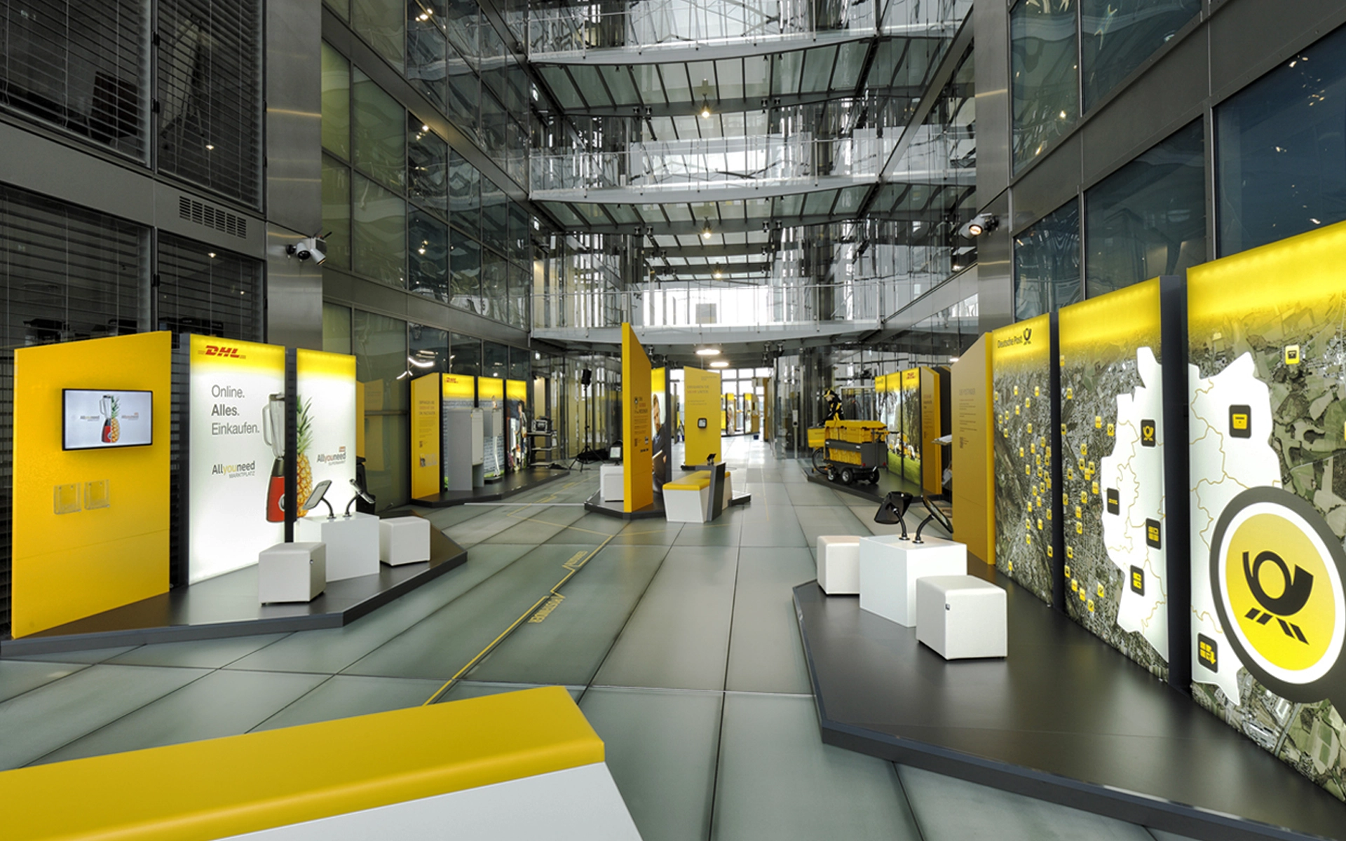 Aufnahme der Wechselausstellung ‚Level 3.0‘ im 30. Stock des Headquarters der Deutschen Post DHL im Post Tower in Bonn. Konzeption der Ausstellung durch R211-Agentur.