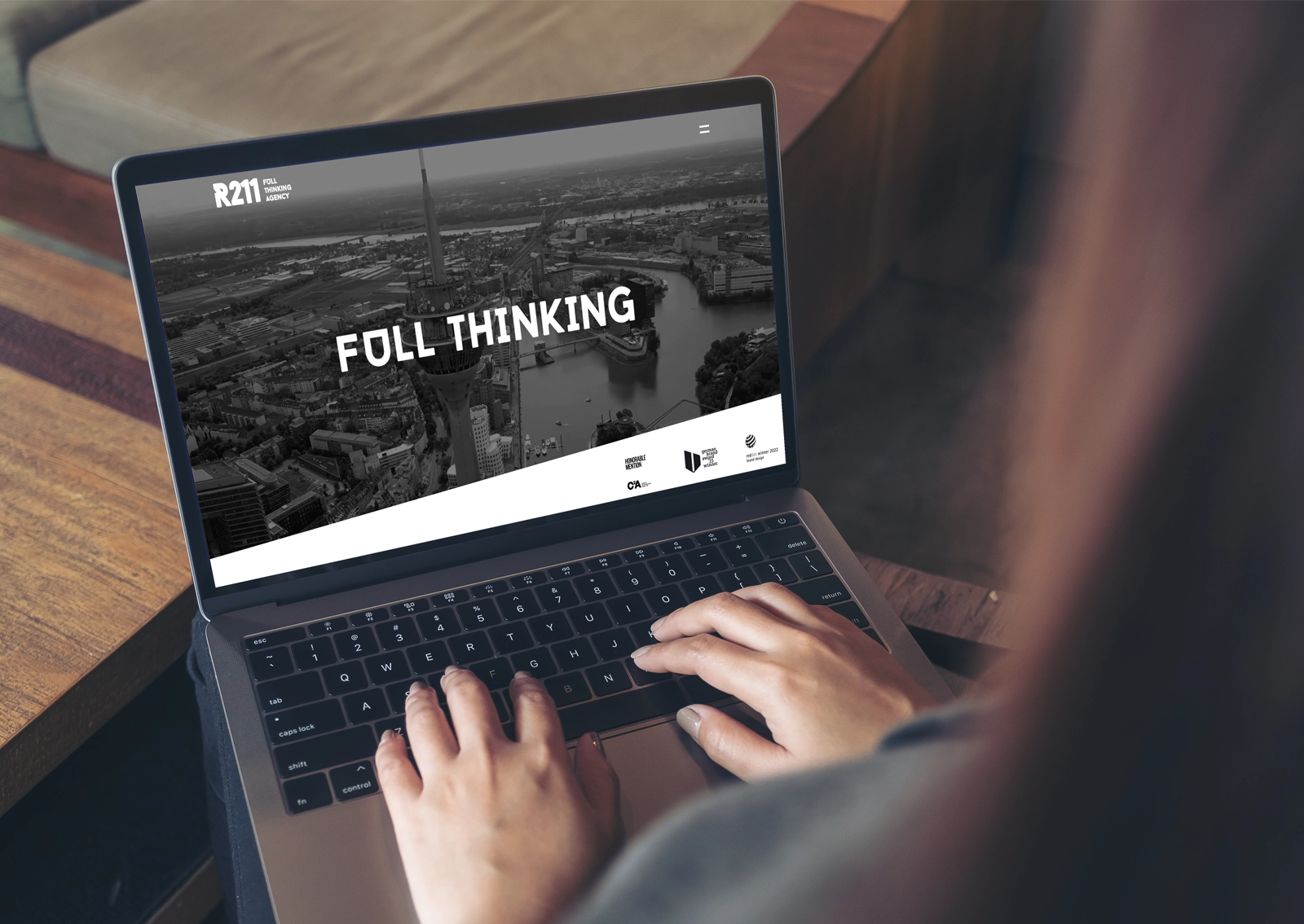 Full Thinking Agentur aus Düsseldorf bietet Beratung und kreative Strategien im Erstgespräch.